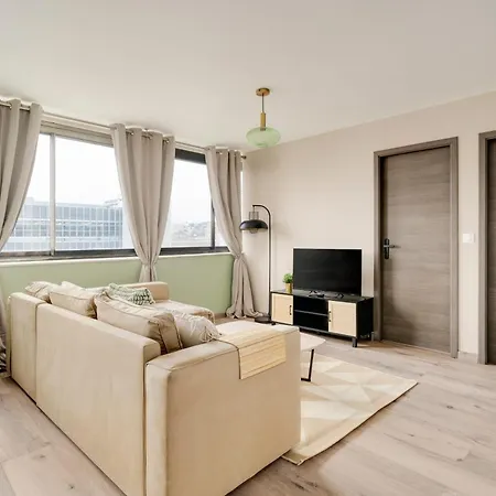 Vue Sur Le Palais - Gare Congres - Parking - T3 *